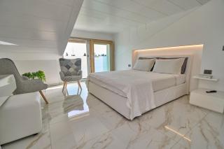 Rimini, 4 Camere con Giardino Privato e Parcheggio Gratuito, Relax a 10 Minuti dal Mare - - 8