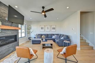 Salida Chalet, Modern Retreat with Mountain Views - 0