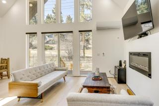 Modern Cabin with Hot Tub 5 Mi to Big Bear Lake! - Big Bear City - 0