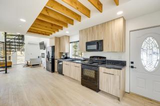 Modern Cabin with Hot Tub 5 Mi to Big Bear Lake! - Big Bear City - 3