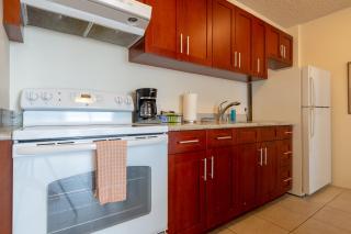 Comfy Suite with Full Kitchen, Dining for 4 & Flexible Sleeping Options (22310) - Honolulu - 6