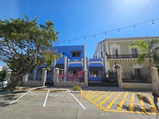 Iconic Centro Retreat Walk to Beach & Dining - 8