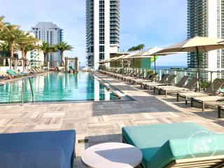 3 BDR Beach Bliss Resort fee and parking not included - Hollywood - 8