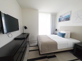 3 BDR Beach Bliss Resort fee and parking not included - Hollywood - 7