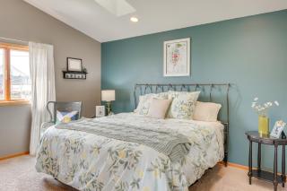 Tennis Court and Deck Pet-Friendly Charles City Gem - Charles City - 1