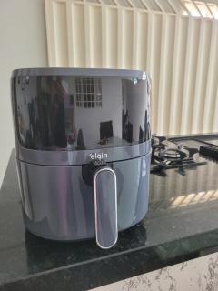 Casa funcional - 02 quartos, 02 camas de casal, 01 cama de solteiro, cozinha gourmet e garagem para carro pequeno - 3