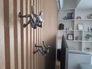 Charming one bedroom suite with balcony & parking - 1