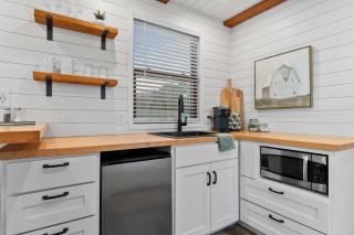 The Meadows Shipping Container Home - Bellmead - 4