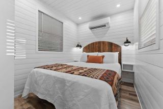 Cool River "Helm" Container Home - Bellmead - 8
