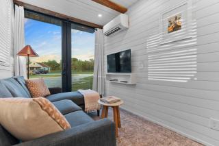 Stunning 2-Story Container Home with Rooftop Terrace - Bellmead - 8