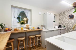 Scenery Hill Hideaways The Coach House Charming Retreat with Jacuzzi and BBQ Hut Near the Lake District - Workington - 1