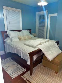 Quiet Two Bedroom in Convenient Location - Boston - 1