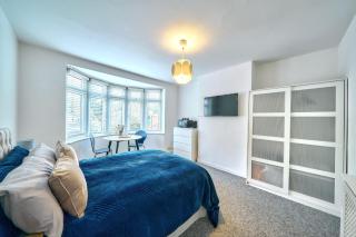 Deluxe Double Room in South Croydon - Addington - 0
