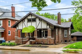 Fifth Street Retreat by StayLage - St. Charles - 6