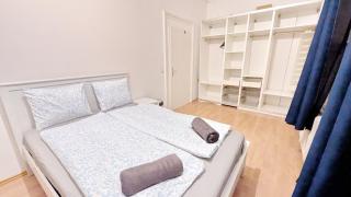 Spacious Apartments for Group Stays - 15 Min from Airport & City Center, 5 Min from Vienna Main-Bus Station EZ11 - Viena - 0
