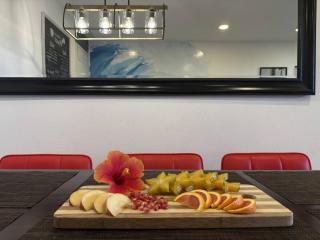 Family Fun! Selfie Wall, Walk to Beach, Pool,3 TV - 4