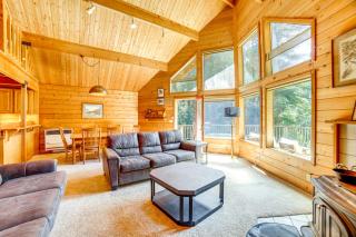 Hot Tub, 1 Mi to Beach 12-Acre Fort Bragg Cabin! - Fort Bragg - 6