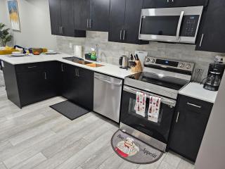 Cozy and Luxurious 2 bedroom Suite in SouthWest, AB - 2