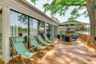 Lakefront Paradise with Private Dock in Lexington - Lexington - 9