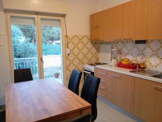 Cozy Trogir Apartment with 3 Bedrooms - Trogir - 4