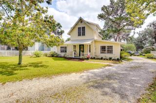 1 Block to Crescent Lake Charming Home with Porch! - Crescent City - 8