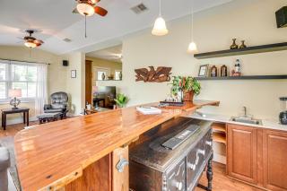 1 Block to Crescent Lake Charming Home with Porch! - Crescent City - 5
