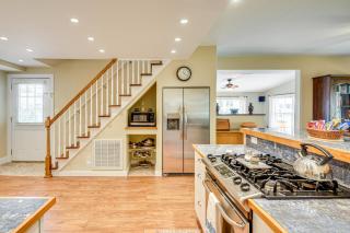 1 Block to Crescent Lake Charming Home with Porch! - Crescent City - 2