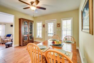 1 Block to Crescent Lake Charming Home with Porch! - Crescent City - 1