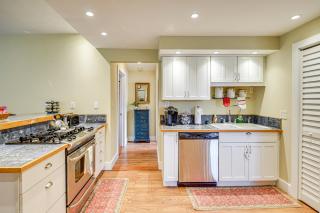 1 Block to Crescent Lake Charming Home with Porch! - Crescent City - 3