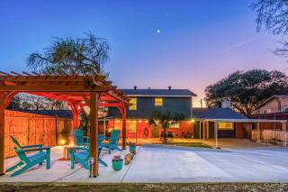 Huge House Fun Central 4BD 3BA with POOL - San Antonio - 8