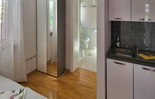 Cozy Apartment In Povljana With Wifi - 4