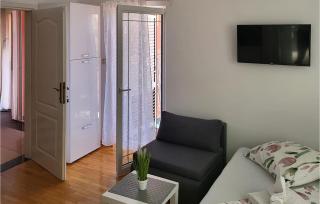 Cozy Apartment In Povljana With Wifi - Povljana - 2