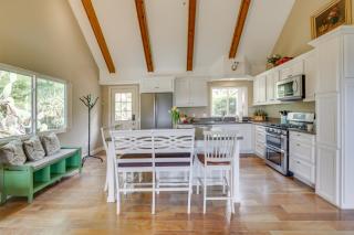 Hot Tub and Balcony Rainbow Retreat Near Wineries! - Fallbrook - 5