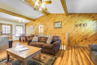 Hot Tub and Deck Woodsy Sevierville Cabin - Sevierville - 6