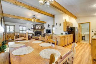 Hot Tub and Deck Woodsy Sevierville Cabin - Sevierville - 4