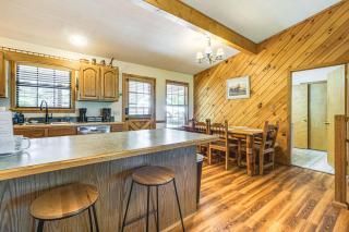 Hot Tub and Deck Woodsy Sevierville Cabin - Sevierville - 3