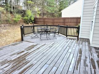 Cozy 5-Bedroom Home with Spacious Deck - 6