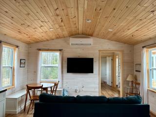 Charming Coastal Cottage - 9