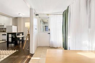 Large Top Floor Lookout (Pet-friendly) King 1 Bed - 5