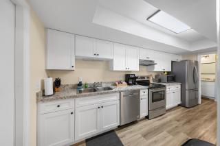 Near Beaches, Downtown Melbourne, MLB Airport, FIT, and HRMC! 1 - Melbourne - 5