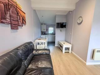 Cosy Chalet On A Beautiful Holiday Park In Lowestoft Ref 12080B - 2