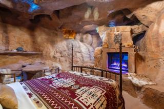 Cave Dwellers- Zions' Only Hand-Sculpted Cave - Cane Beds - 6