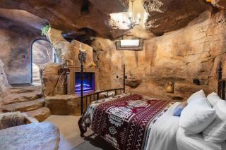 Cave Dwellers- Zions' Only Hand-Sculpted Cave - Cane Beds - 0