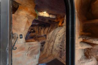Cave Dwellers- Zions' Only Hand-Sculpted Cave - Cane Beds - 8