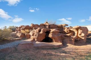 Cave Dwellers- Zions' Only Hand-Sculpted Cave - Cane Beds - 9