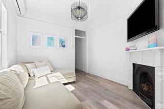 Peaceful 2 bedroom with private backyard and BBQ - Sidney - 5