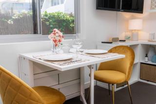Bright Beachfront Studio with Terrace & Aircon - Sídney - 6
