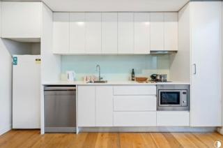 Central, modern 1 bedroom with air-con & balcony - Sydney - 9