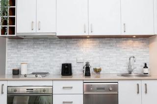 Bright Beachfront Studio with Terrace & Aircon - Sydney - 3