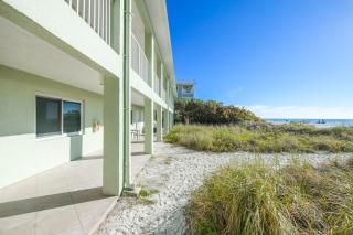 Beach Front Villa - Right On The Beach! - Holmes Beach - 4